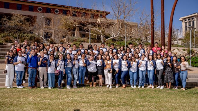 A group picture of scholars, alumni, Terry Board Members, Terry Staff, university staff, and guests at the 2022 Terry Picnic at UTEP.